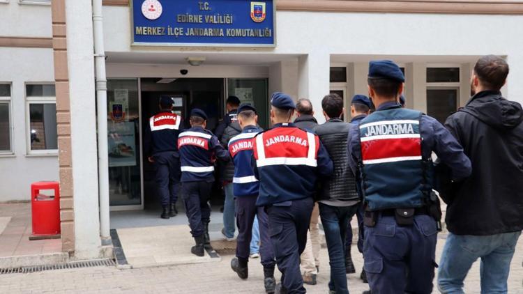 Edirneden yurt dışına kaçmak isteyen beş terör şüphelisi yakalandı