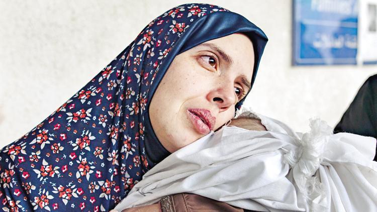 Rania’nın yürek yakan çaresizliği... Tüp bebek ikizleri İsrail saldırısında öldü