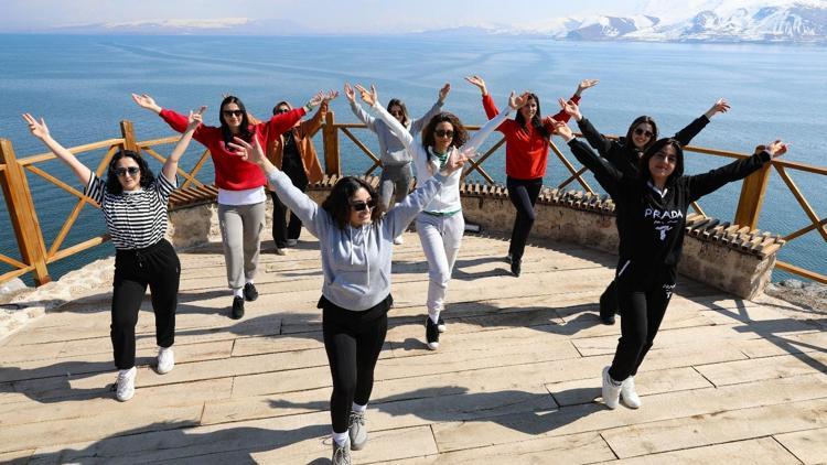 Vanda kadınlar, Akdamar Adasında spor yaptı