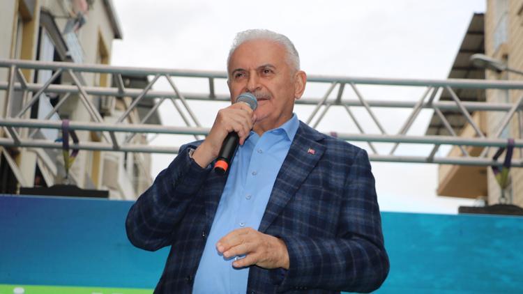 Binali Yıldırım: Büyükşehir ile Kemalpaşa aynı yöne ve hedefe doğru giderse Kemalpaşayı uçururuz