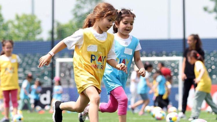 Disney, kız çocuklarına UEFA Playmakers ile futbol heyecanı yaşatıyor
