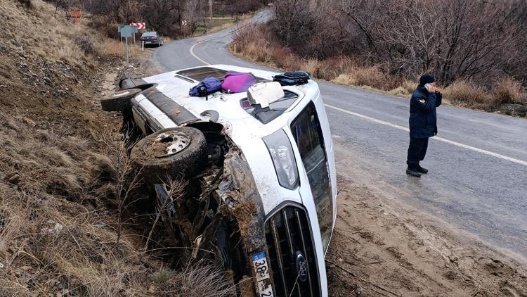 Kayseride öğrenci servisi devrildi: 10 yaralı