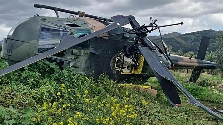 İzmirde zorunlu iniş yapan helikopter olay yerinden kaldırıldı
