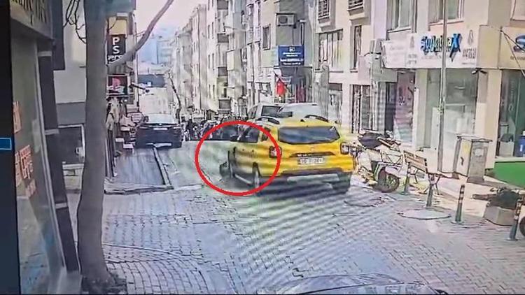 Uyuyan köpeği aracıyla ezerek öldüren taksici, yoluna devam etti; o anlar kamerada