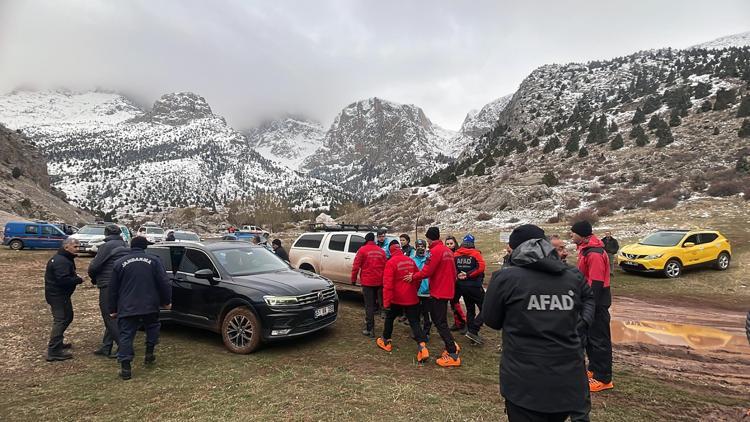 Alman dağcılarla kayak yapan Türk rehber, kar kütlesi altında kalarak hayatını kaybetti