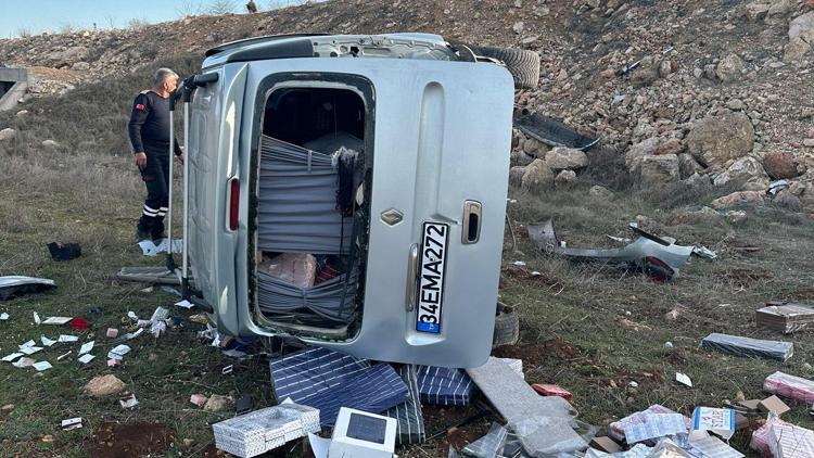 Mardinde kontrolden çıkarak takla atan hafif ticari aracın sürücüsü yaralandı