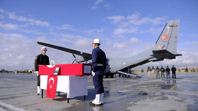 Türk Yıldızları uçağının düşmesi ile şehit olan uzman çavuş, memleketine uğurlandı