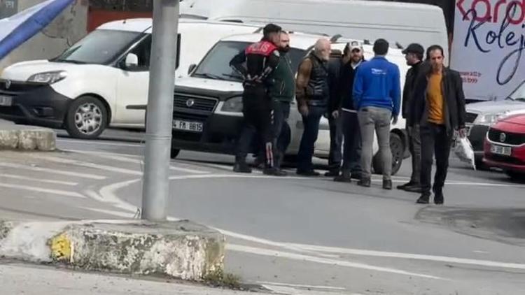 Gaziosmanpaşada yol verme tartışmasında havaya ateş açtı