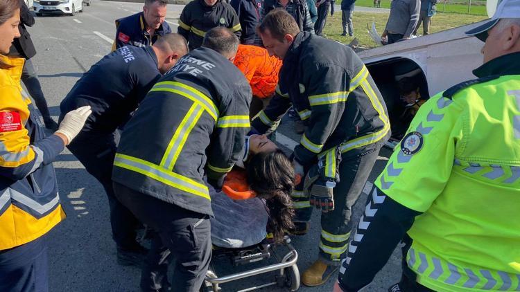 Edirnede refüje çarparak takla atan otomobilin sürücüsü yaralandı