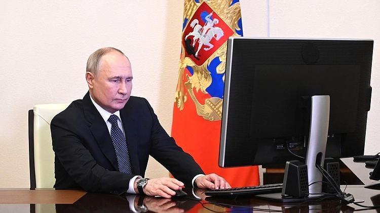 Rusyada seçim heyecanı Putin oyunu uzaktan kullandı
