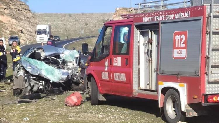 Mardinde feci kaza Tanker ile otomobil çarpıştı: Öğretmen hayatını kaybetti