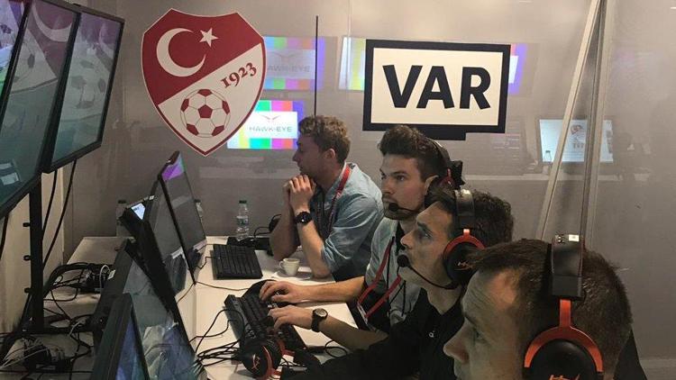 Trabzonspor - Fenerbahçe maçının VAR hakemi açıklandı