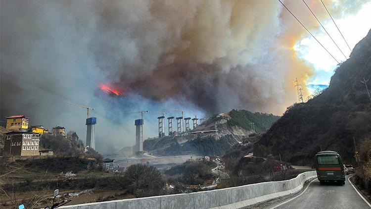 Çin’de orman yangını söndürülemiyor: 3 bin 400 kişi tahliye edildi