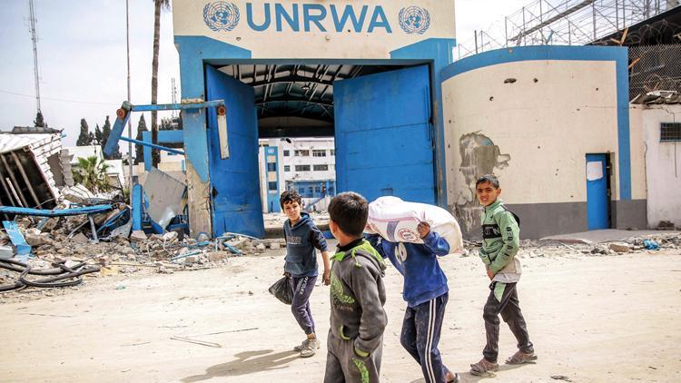 BM: Üç Gazzeli çocuktan biri aç