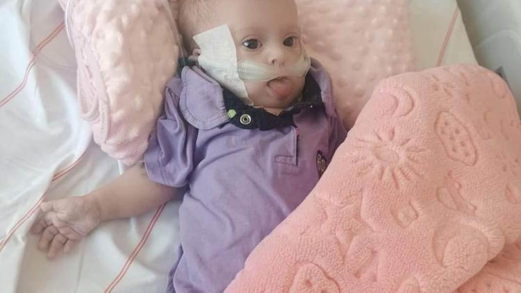 Siirtten ambulans uçakla Konyaya sevk edilen Sezen bebek, yaşama tutunamadı
