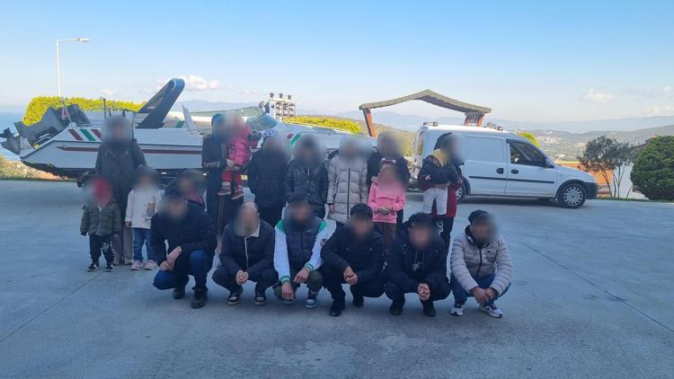 Kuşadasında 24 kaçak göçmen ile 8 organizatör yakalandı