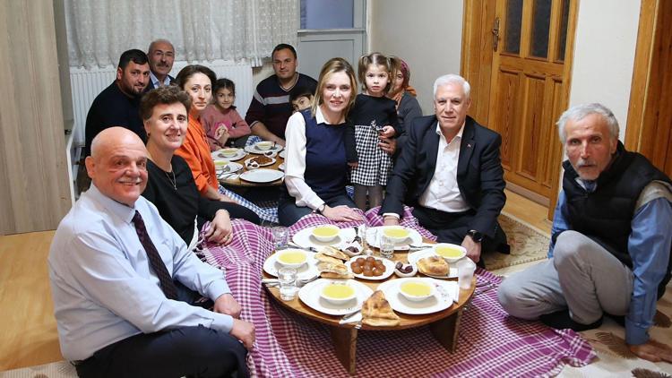 Mustafa Bozbey, Aydın ailesinin iftar sofrasına konuk oldu