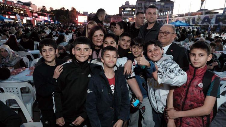 Başkan Çerçioğlu, vatandaşlarla iftar bir araya geldi