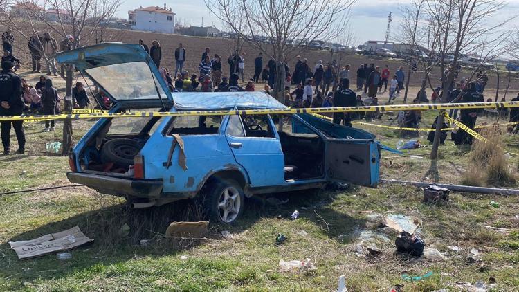 Konya’da otomobil, otobüs durağına daldı Ölü sayısı 4e yükseldi