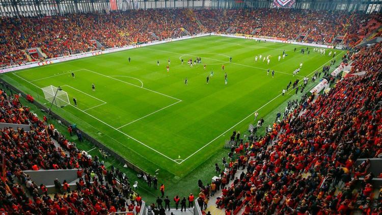 Göztepe taraftarı Süper Lig takımlarına fark attı Gürsel Aksel Stadında...