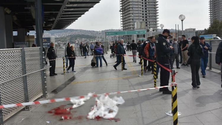 İzmirde aktarma merkezi önünde infaz 1 ölü, 2 yaralı