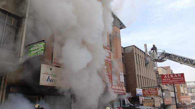 Ankarada atölye yangını: 4 saat sonra söndürüldü