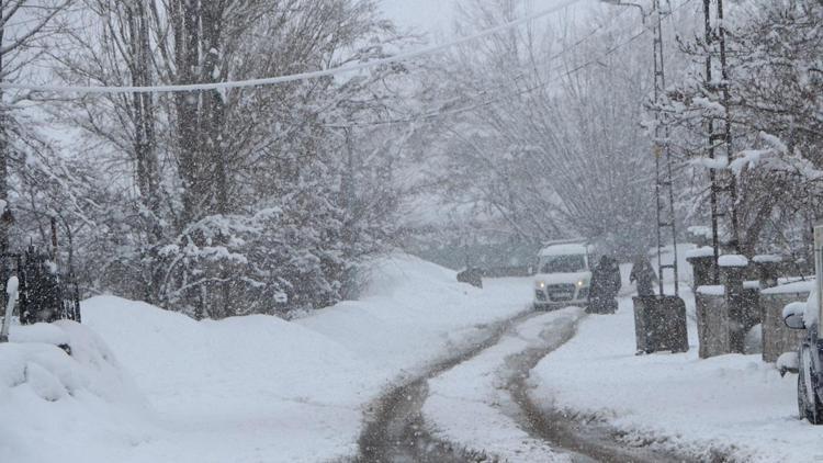 Bingöl ve Tuncelide 247 köy yolu ulaşıma kapandı