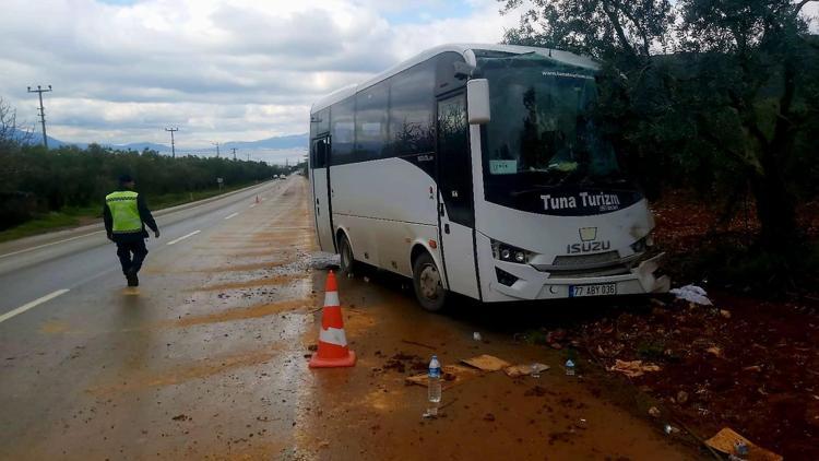 İşçi servis midibüsüyle TIR çarpıştı: 8 yaralı