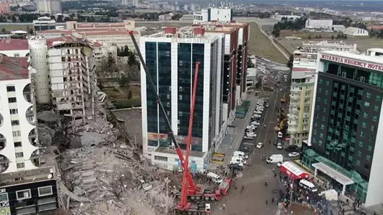 Depremde 89 kişi hayatını kaybetmişti... Galeria Sitesinin müteahhitlerinin cezası belli oldu