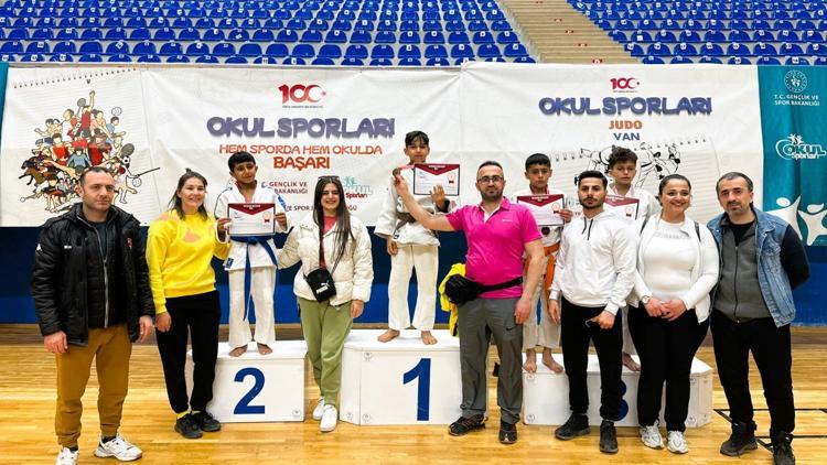 Diyarbakır Büyükşehir Belediyesi sporcuları, kente 2 madalya kazandırdı