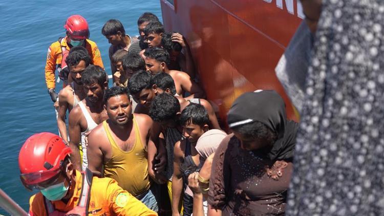Endonezya’daki tekne faciasında 76 Arakanlı Müslüman kayıp