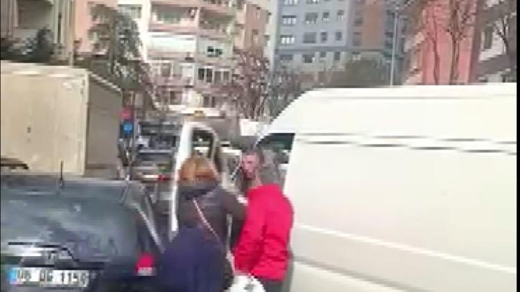 Kadıköy’de trafikte tartıştığı kadın sürücüye saldırdı