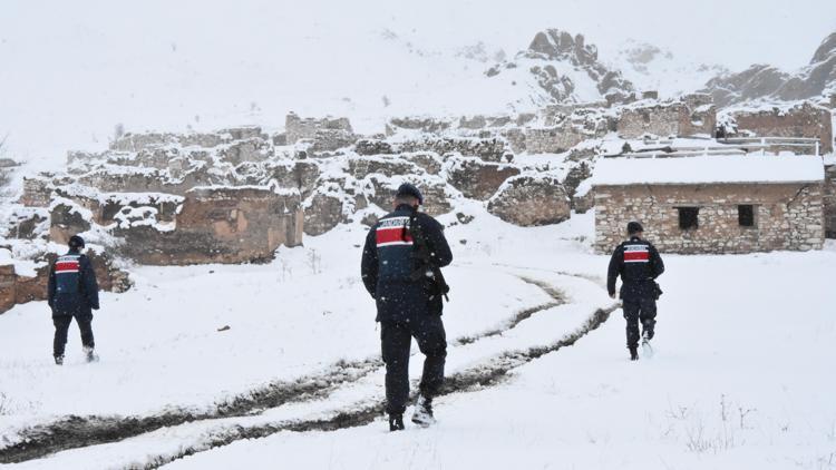 Koruma altındaki terk edilmiş tarihi köyde 1 yılda 12 defineci yakalandı