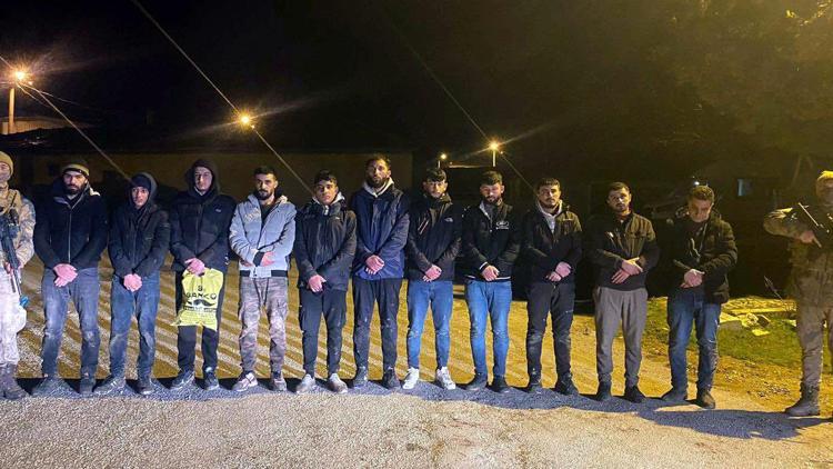 Edirnede 11 kaçak göçmen ile 1 organizatör yakalandı