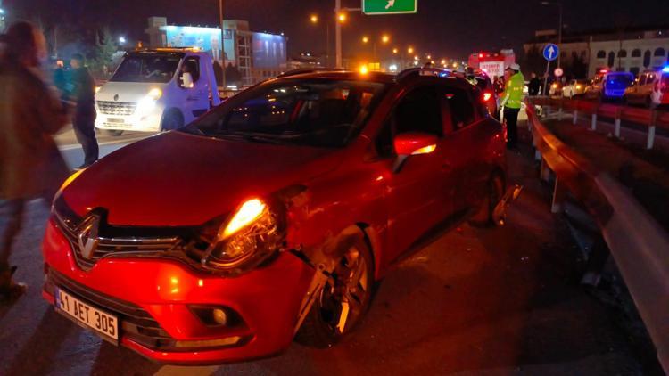 Gaziosmanpaşa TEM Otoyolunda bariyerler otomobile saplandı: 1 ölü, 1 yaralı