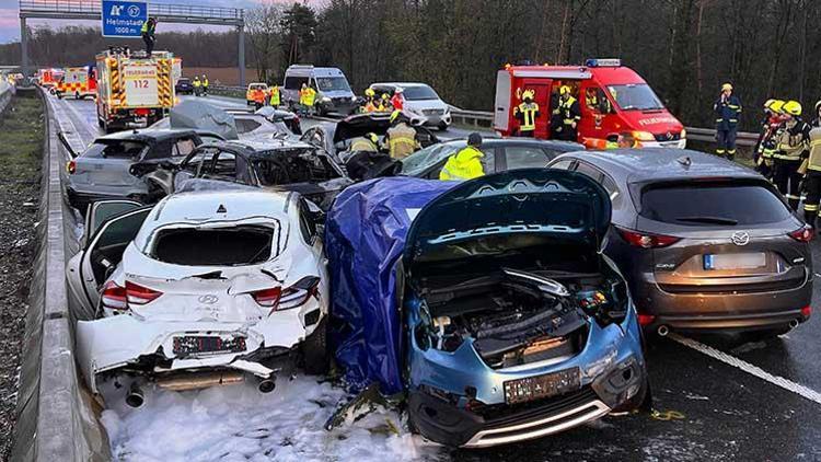 Bavyera’da zincirleme kaza: 2 ölü, 27 yaralı