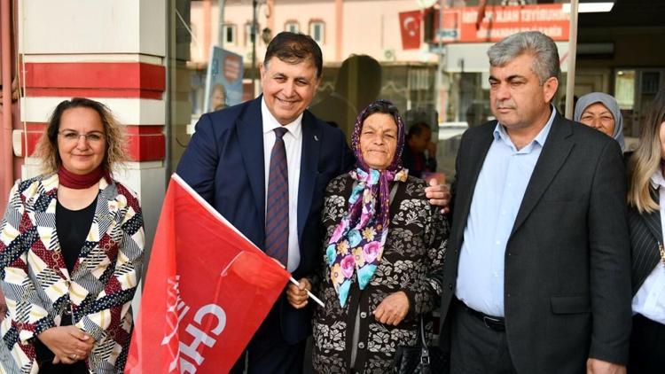 CHP İzmir Büyükşehir Belediye Başkan Adayı Cemil Tugay, Kirazda esnafı ziyaret etti