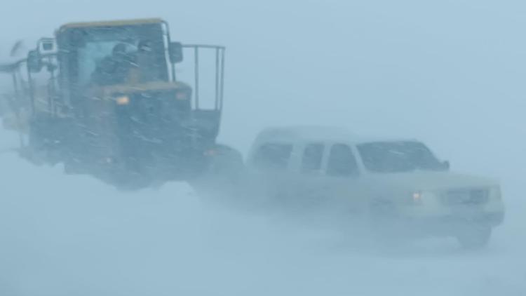 Siirt’te karda mahsur kalan 8 araç kurtarıldı