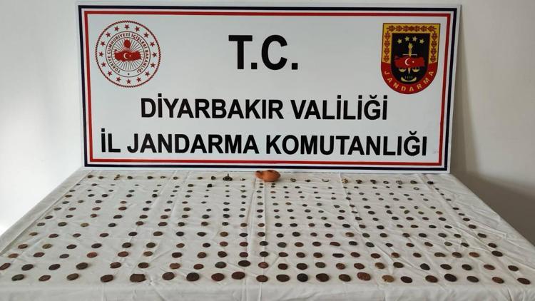 Diyarbakır’da 298 tarihi eser obje ele geçirildi; 7 gözaltı