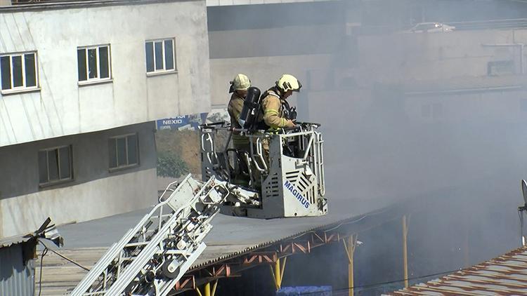 İstanbulda tekstil fabrikasında yangın