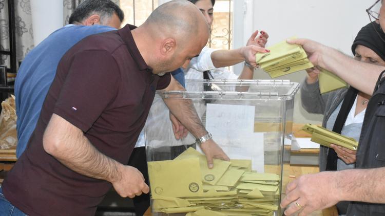 İzmirde 3 milyon 459 bin 970 seçmen oy kullanacak