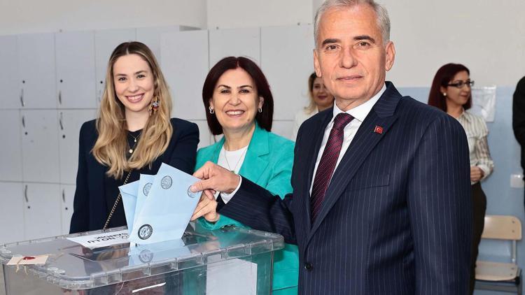 Denizlide Zolan, Çavuşoğlu ve Zeybekci oylarını kullandı