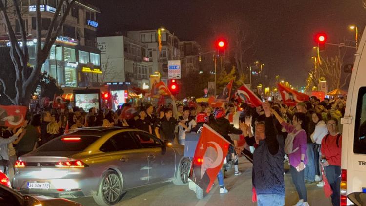 İstanbulda seçim kutlamaları