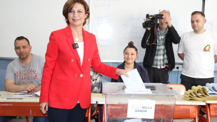 Eskişehirde CHPli Ünlüce başkan seçildi; ilçelerin 8ini CHP, 4ünü AK Parti, 1er belediyeyi de DSP ve BBP kazandı