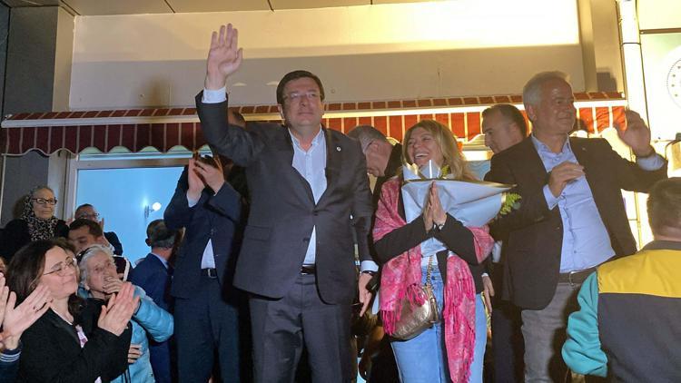Çanakkalede CHPli Erkek başkan seçildi; 7 ilçeyi CHP, 3 ilçeyi AK Parti, 1 ilçeyi İYİ Parti kazandı