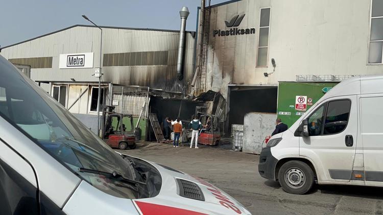 Kocaelide fabrikada yangın; 1 saatte kontrol altına alındı