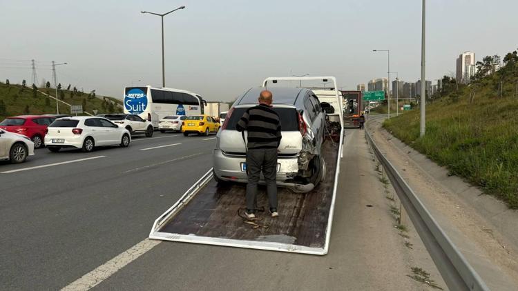 Eyüpsultanda motosiklet otomobile çarptı: 1 ölü