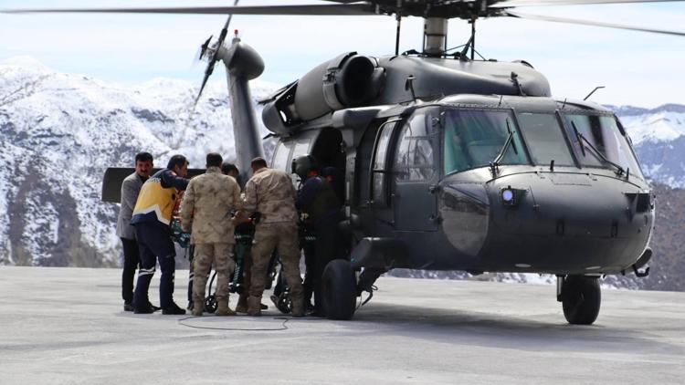 Şırnak’ta askeri helikopter, trafik kazasında yaralanan çocuk için havalandı