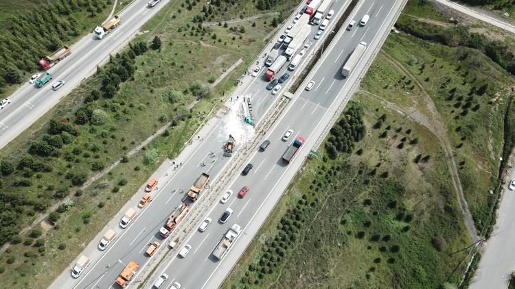 TEM Otoyolunda zincirleme kaza; İstanbul yönü trafiğe kapandı