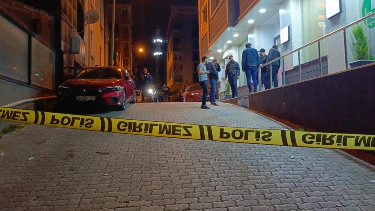 Küçükçekmece Haberleri - Küçükçekmece'de otele uzun namlulu silahla saldırı;  seken mermi metrobüse isabet etti - Son Dakika İstanbul Haberleri